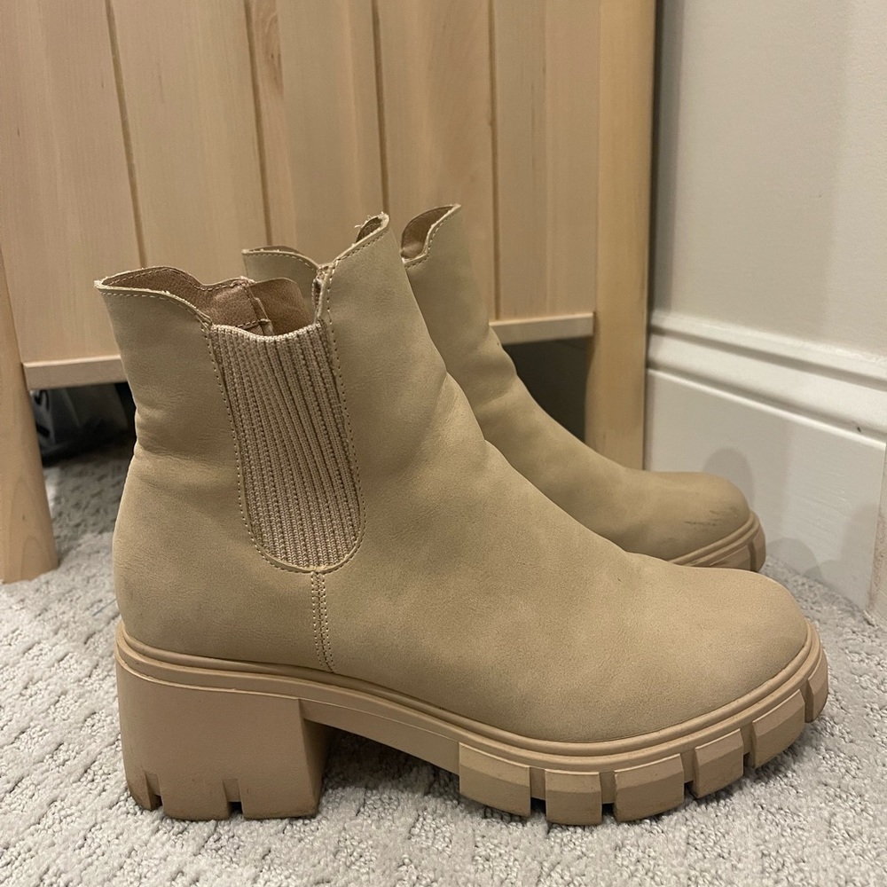 Beige boots